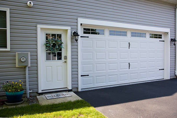 24/7 Emergency Garage Door Panel Replacement experts in South Sumter, SC